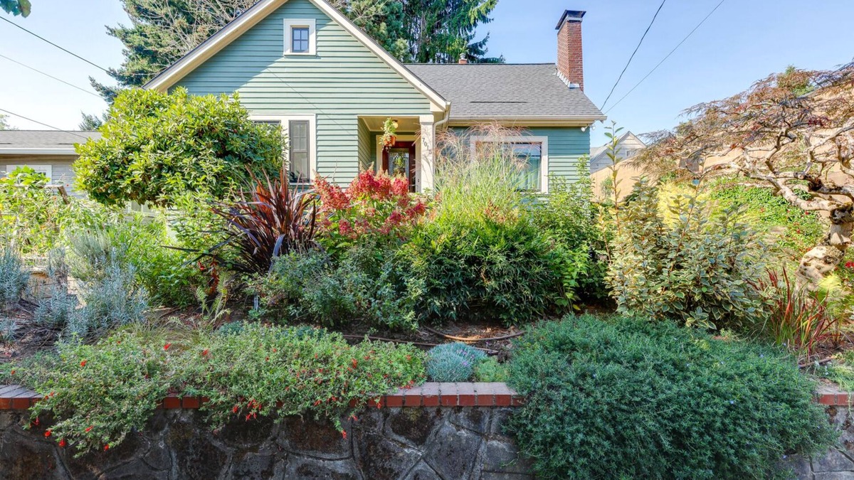 Sellwood-Moreland House | Gorgeous 3 bed/2 bath home in the heart of Sellwood! Walk to everything!