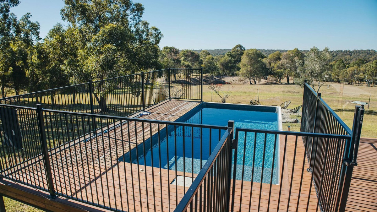 Blackbutt Cabin | Gorgeous 3 bedroom raked ceiling cabin