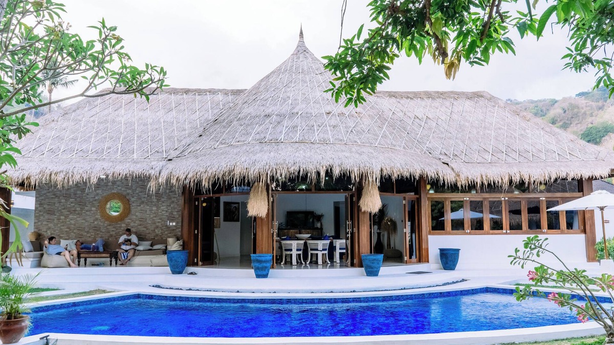 Senggigi Villa | Gorgeous 3 bedroom villa ,traditional style with all the modern conveniences.