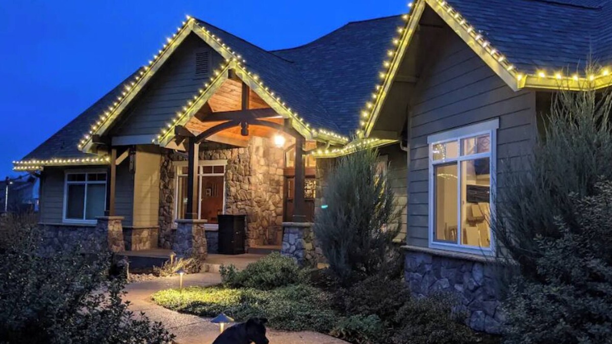 Carlton House | Gorgeous 3 BR 2.5 BA Craftsman home on 1/2 acre- Great outdoor spaces & firepit
