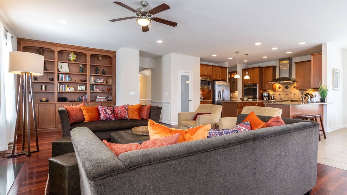 Virginia Square House | Gorgeous 3000+ SF, 5BR, 5BA -10 min to DC - Families, Arlington Cemetery