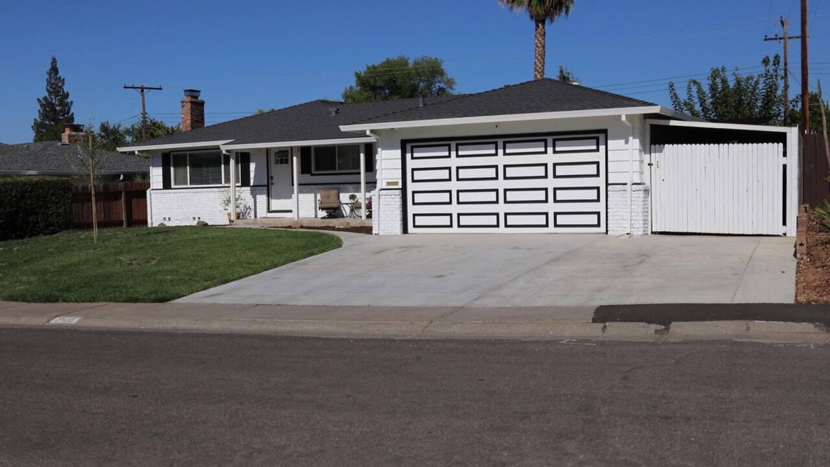 Carmichael House | Gorgeous 3BR Spacious Home w/Pool near CA Capitol