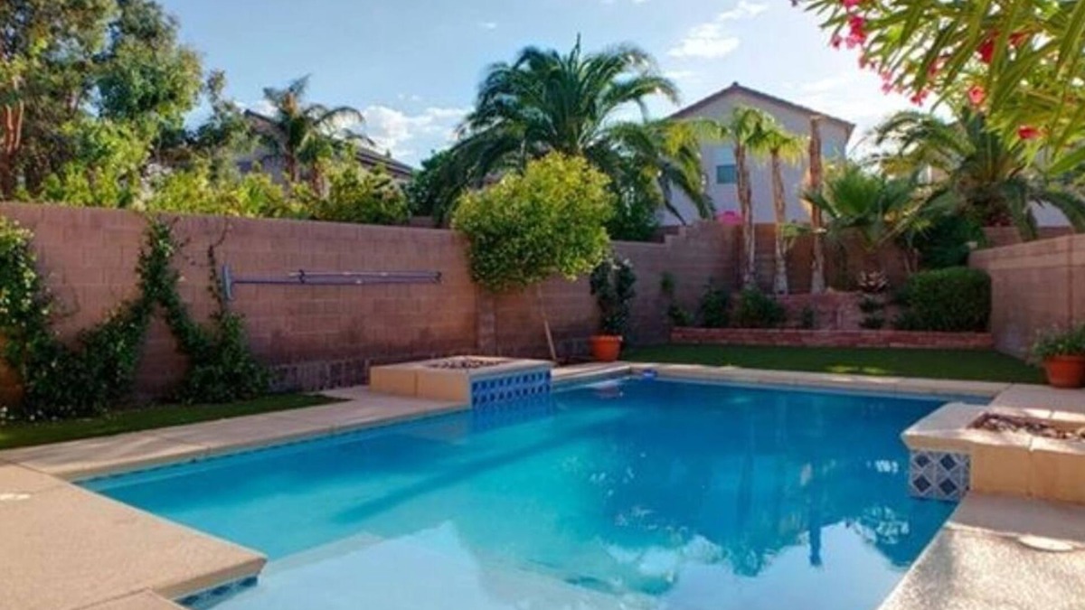 Nevada Trails House | Gorgeous 4BR house with pool, 16 mins from strip, sleeps 10