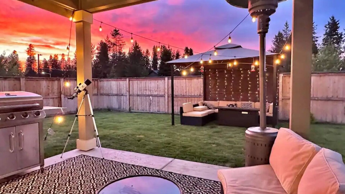 La Pine House | Gorgeous 5-bedroom house with game room in La Pine. Perfect for large groups