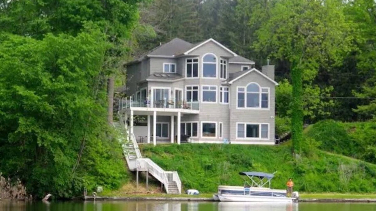 Berrien Springs House | Gorgeous 5BR/4BA private home in Wine Country