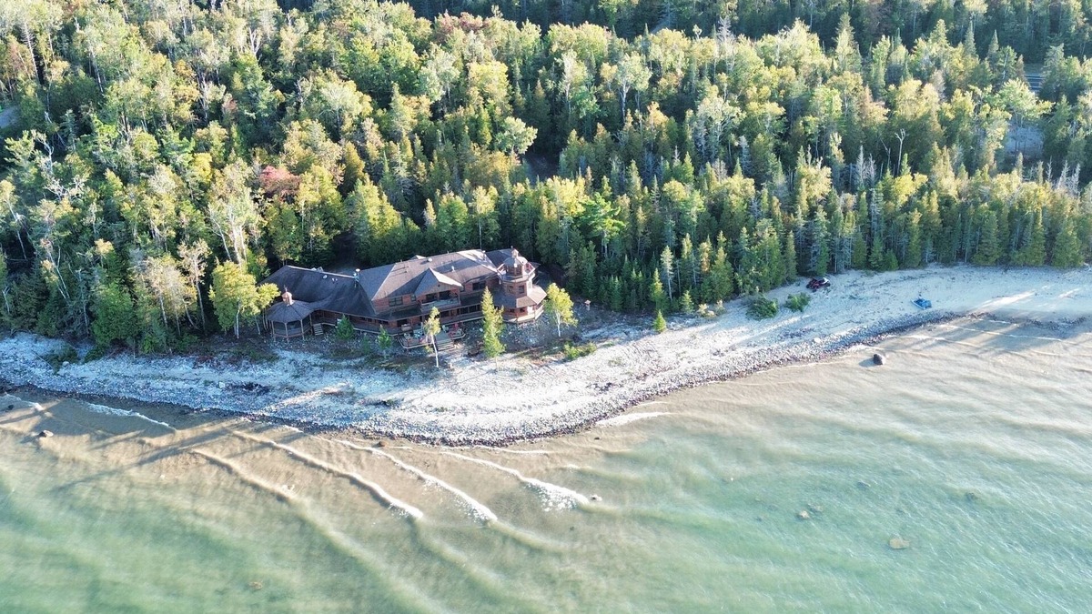 Cheboygan House | Gorgeous 6-bedroom house on Lake Huron featuring on-site rentals
