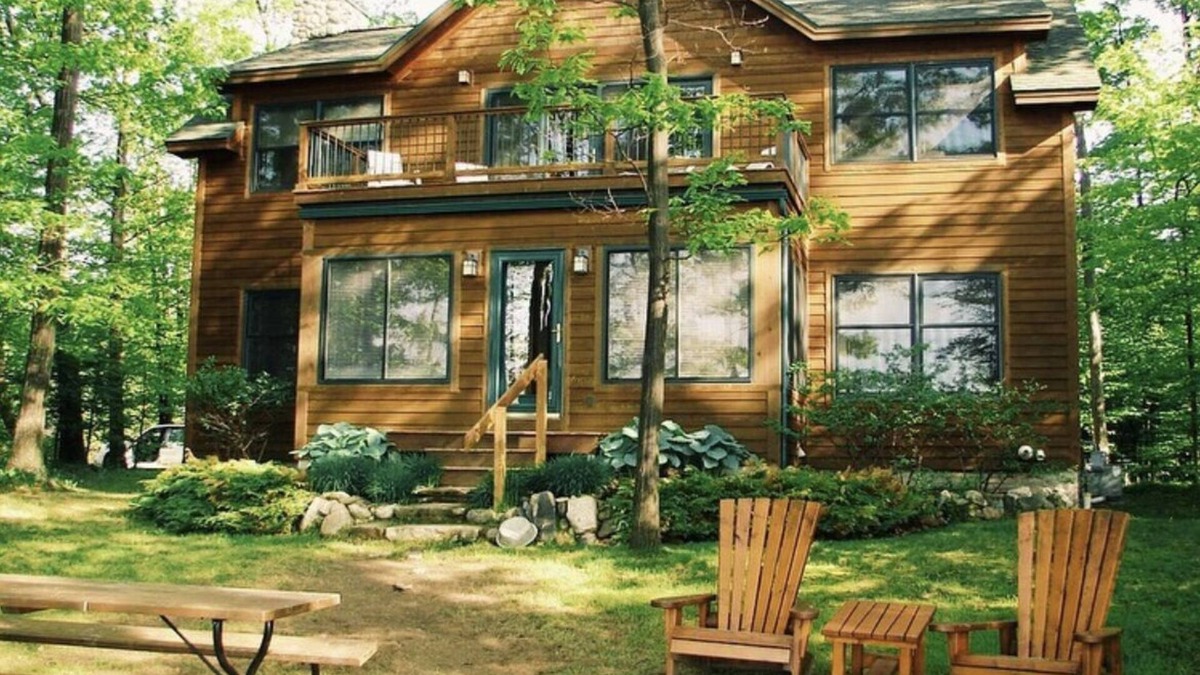 Elk Rapids House | Gorgeous 6 Bedroom Lake House - Newly Renovated