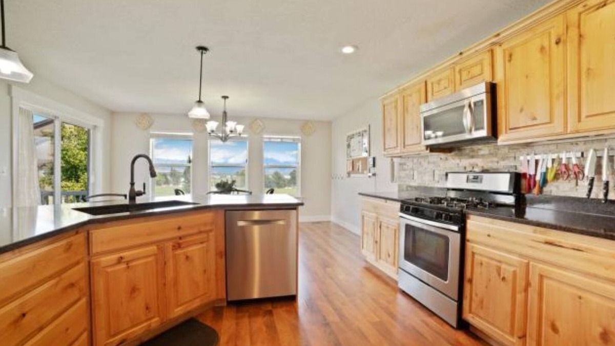 Saratoga Springs House | Gorgeous 6BR Lake View Retreat in Saratoga Springs