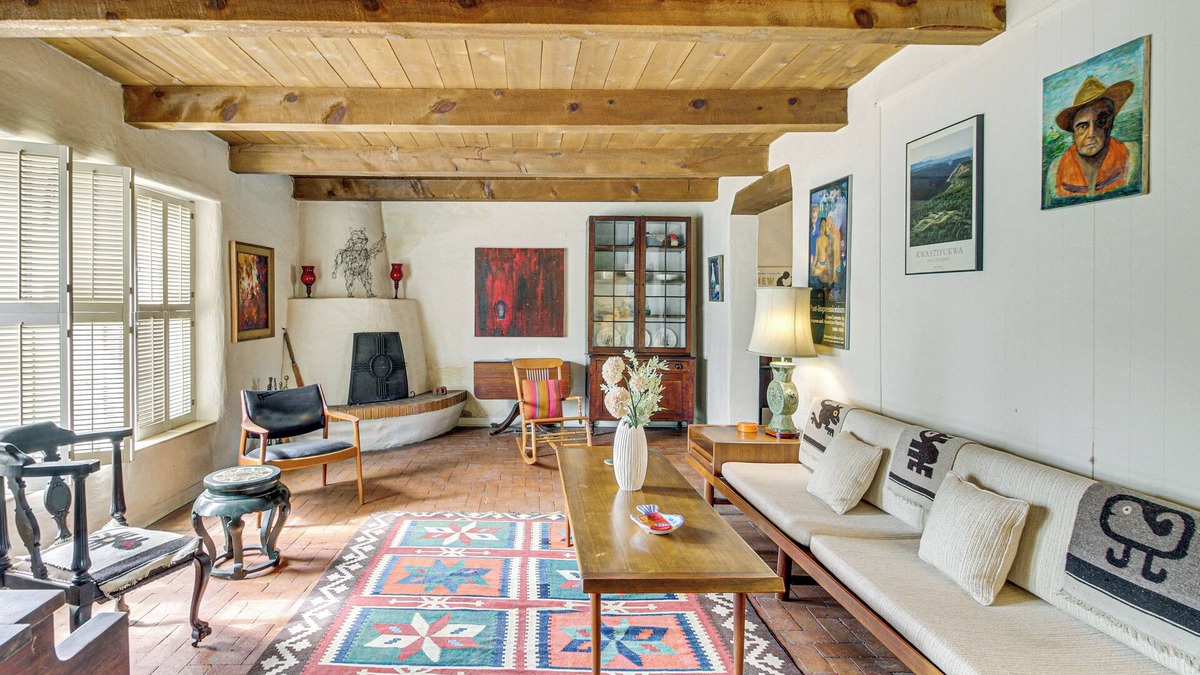 Northeast Heights House | Gorgeous Adobe Home: Classic Santa Fe Style in ABQ
