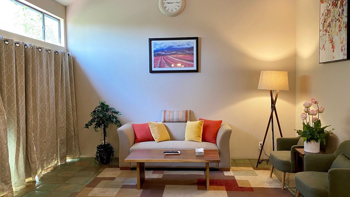 Blenman-Elm House | Gorgeous ALL NEW Smart Townhome, <1 mile to UA/Banner