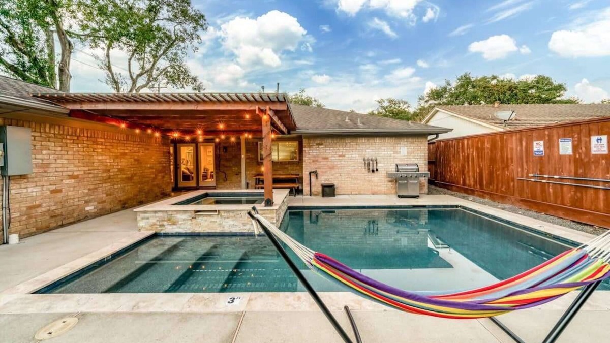Willow Meadows/Willowbend Area House | Gorgeous and Cozy Houston home w/a private Pool