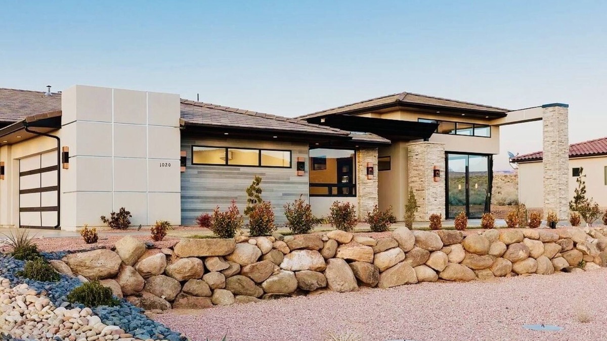 Virgin House | Gorgeous and modern home surrounded by Zion views