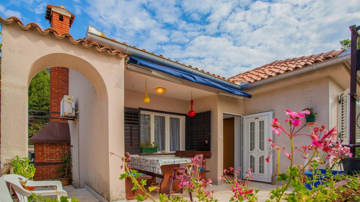 Cres Apartment | Gorgeous apartment in Cres with kitchen