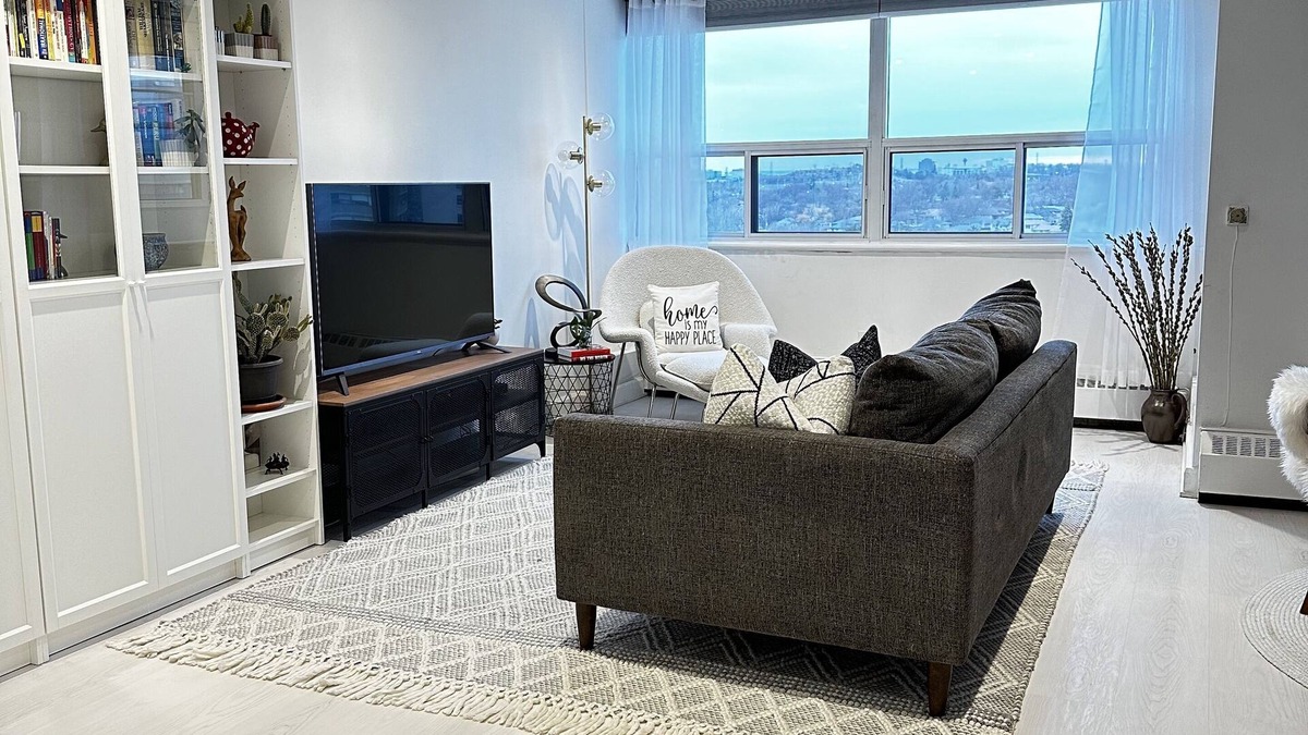 Centennial Park Apartment | Gorgeous Apartment minutes from Pearson Airport