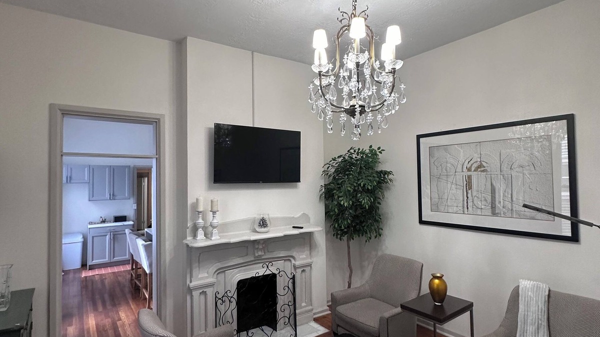 Dayton Condo | Gorgeous apt marble bath & kit 2 min from downtown 5 min to Dayton university