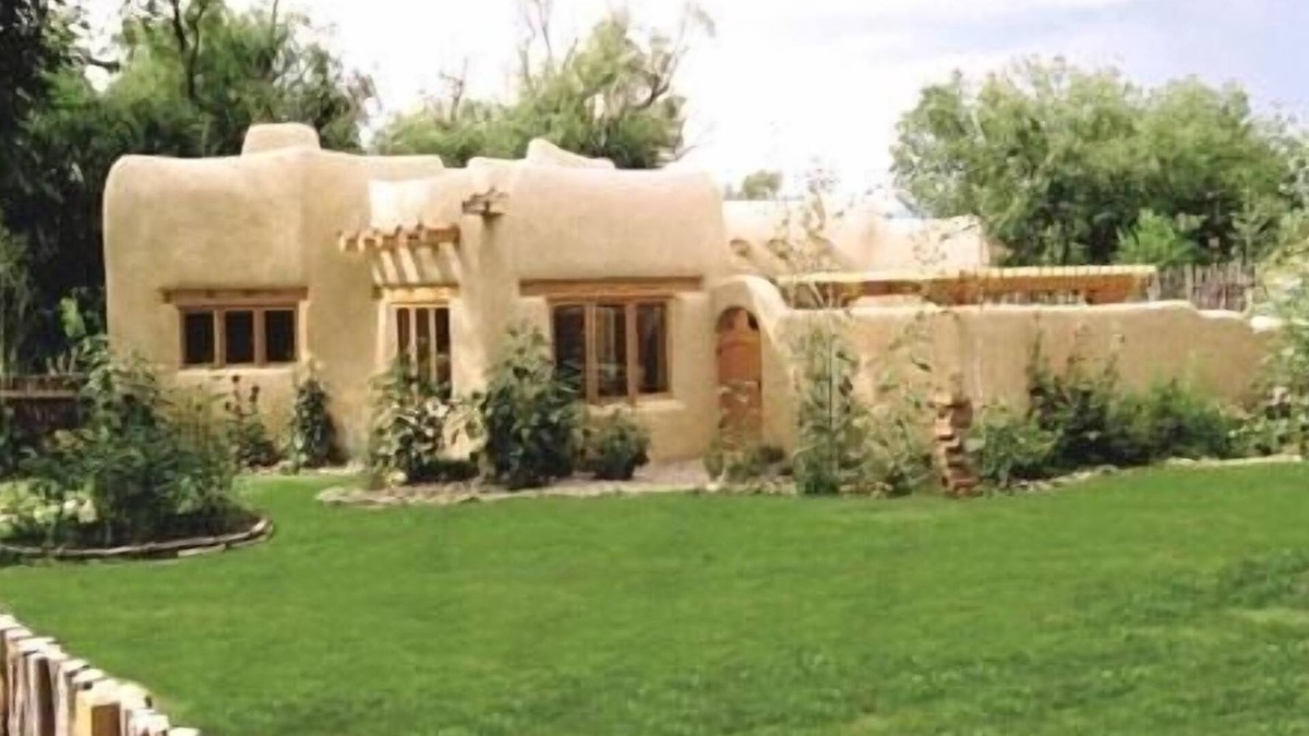 Taos House | Gorgeous Architect designed Taos Adobe 1,200 Sq.Ft. Guest House Near Town Plaza