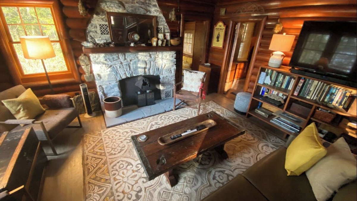 Smallwood Cabin | GORGEOUS CATSKILLS LOG CABIN