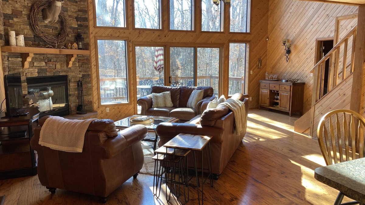 Innsbrook Ski Chalet | Gorgeous Chalet Getaway with Cabin Feel sleeps 10 at Innsbrook Resort