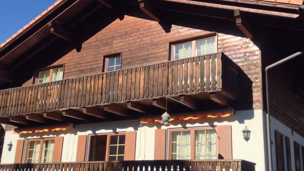 Lauenen Ski Chalet | Gorgeous Chalet in Truttli Area of Lauenen
