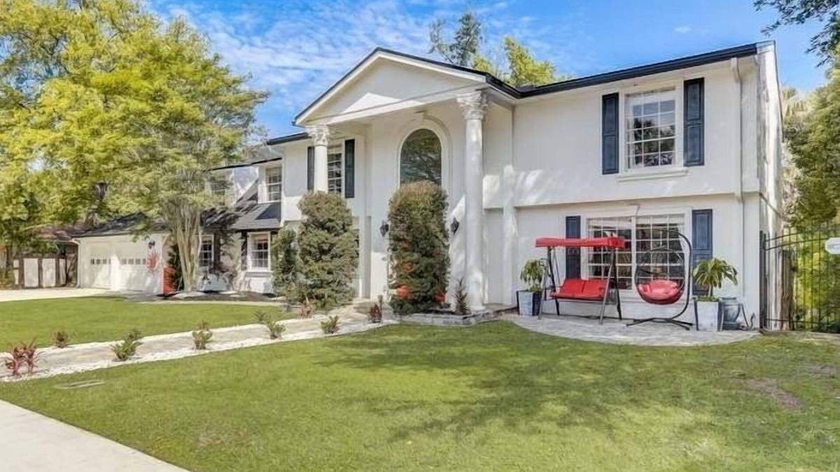 Jacksonville House | Gorgeous Colonial House on the Water w/Pool & Jacuzzin