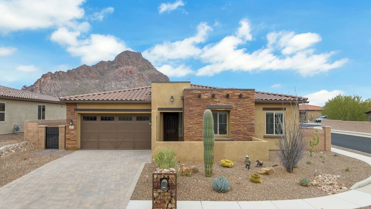 Tucson Estates House | Gorgeous custom home with spa, heated pool, outdoor kitchen and game room!