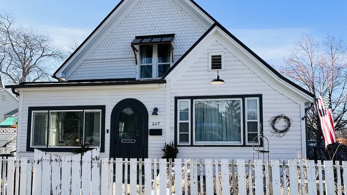 Montrose House | Gorgeous downtown beauty! 2min walk to local restaurant's/Main Street Montrose