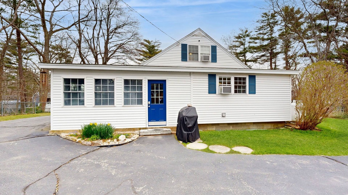 York Beach House | Gorgeous dual-unit, perfect for large groups Dogs are welcome