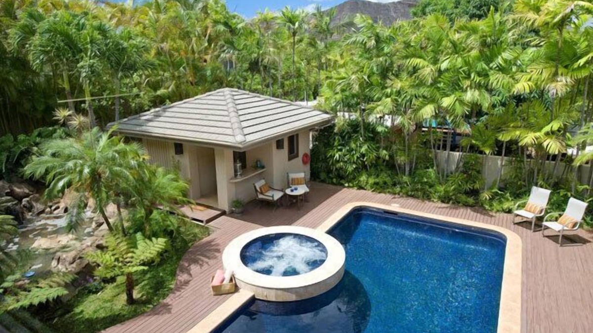 Kahala House | Gorgeous Estate on the Slopes of Diamond Head, 5 minute walk to great beach