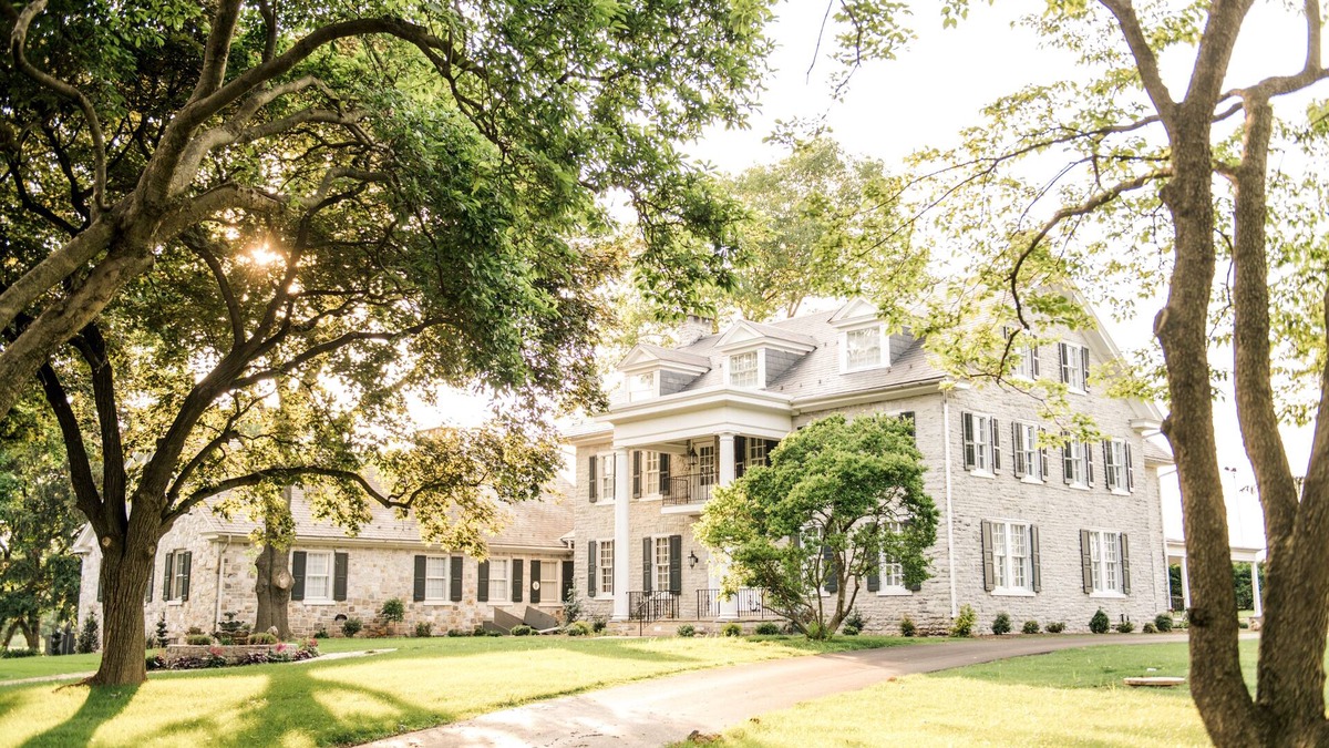 Bird In Hand House | Gorgeous Estate set in beautiful Lancaster County