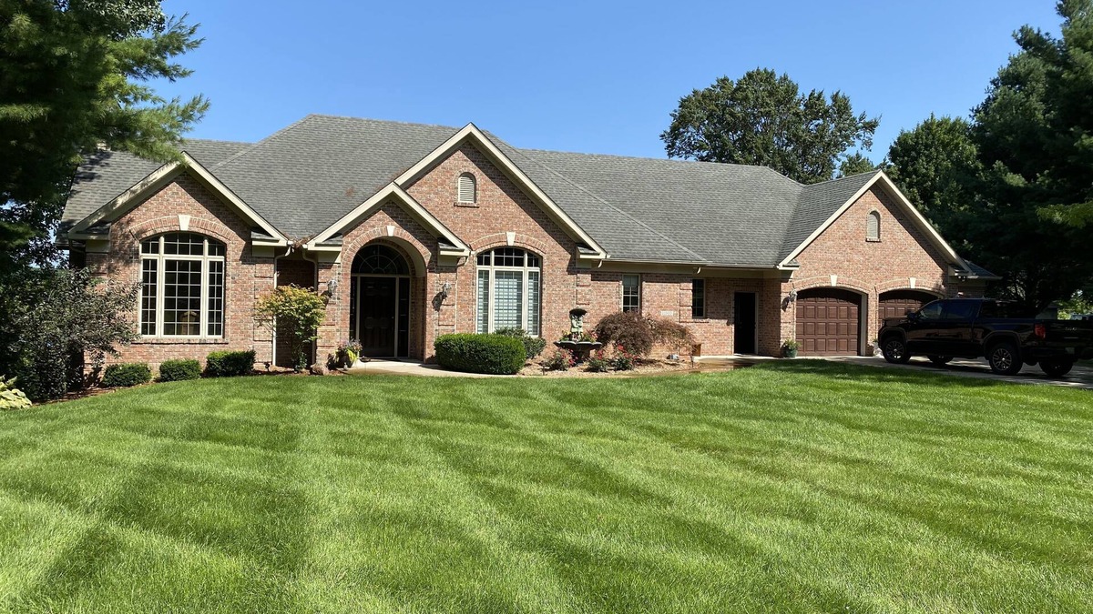 Nazareth House | Gorgeous Executive Estate on Sugarloaf All-sports Lake in Schoolcraft, Mi.