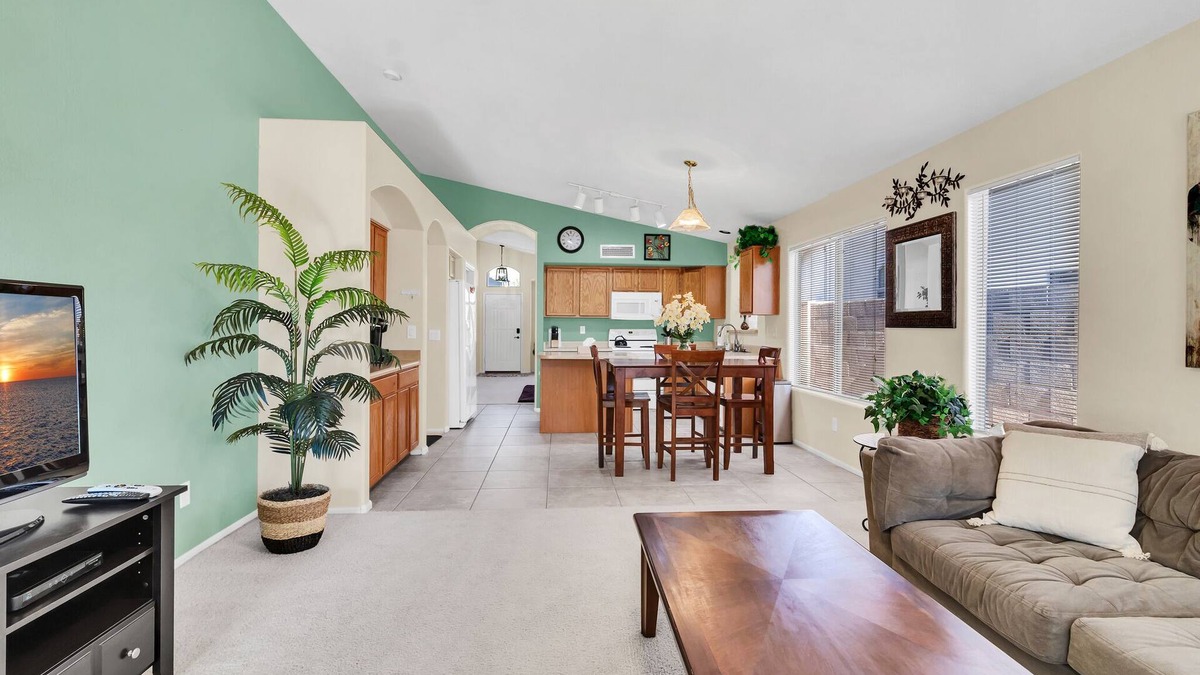 Litchfield Park House | Gorgeous family home five minutes from State Farm Stadium!