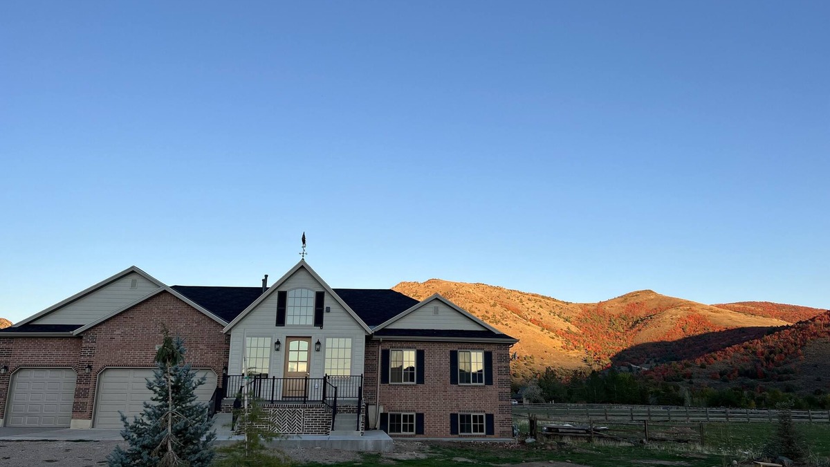 Huntsville Other | Gorgeous French Farmhouse/Ranchette/Ski Chalet in Idyllic Huntsville/Eden Valley