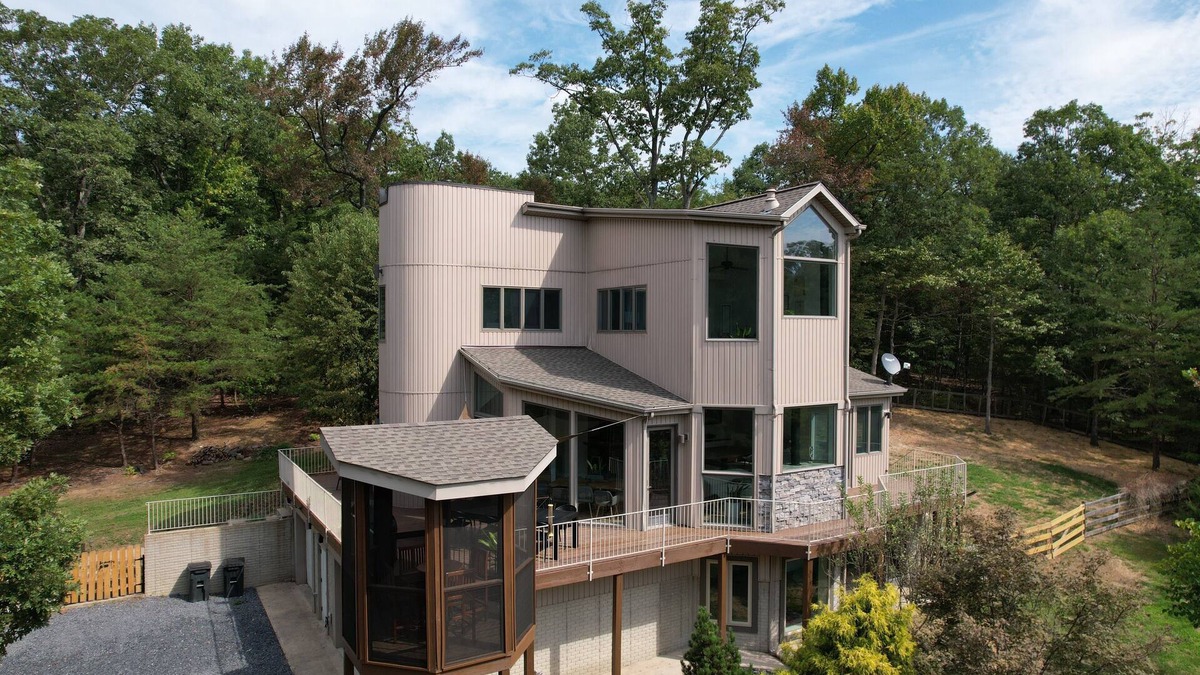 Bentonville House | Gorgeous getaway: 10 private acres w/Hot Tub in GW forest near Shenandoah River