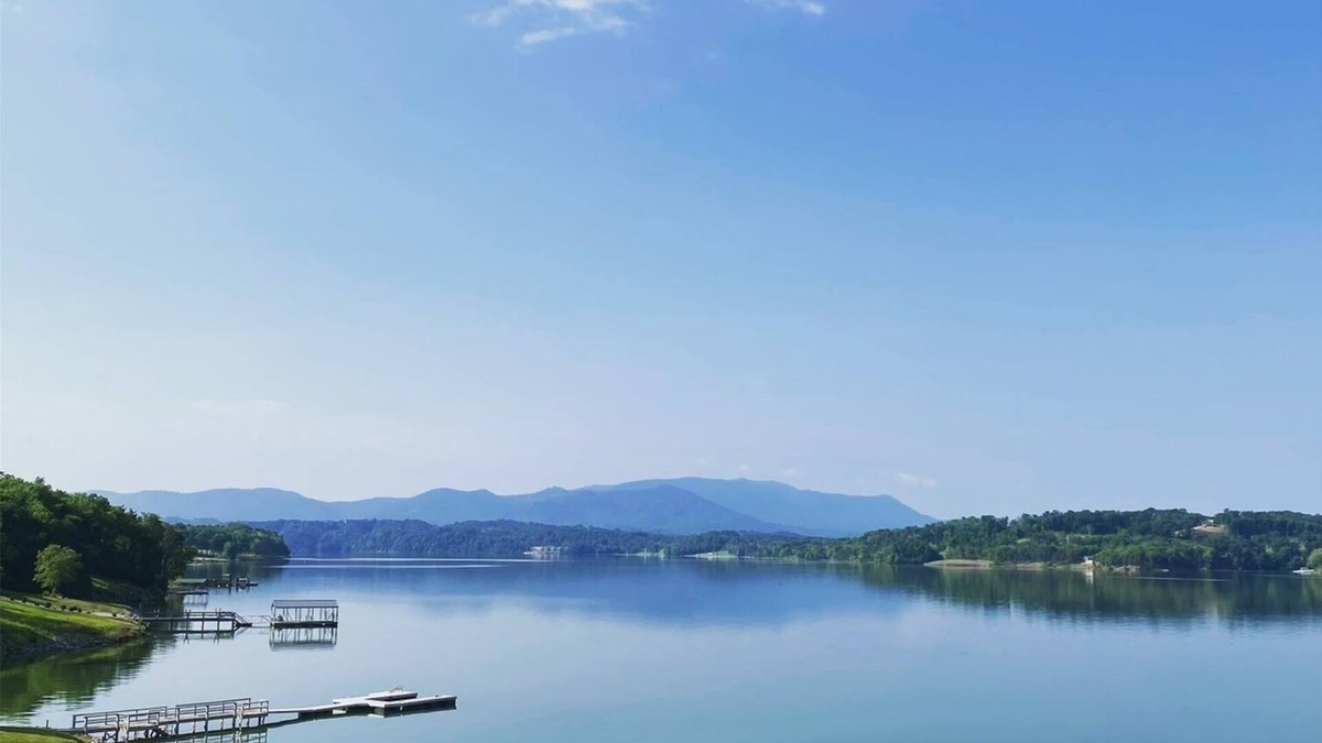 Baneberry House | Gorgeous Getaway - Douglas Lake - Smoky Mountains view - Private Boat Dock