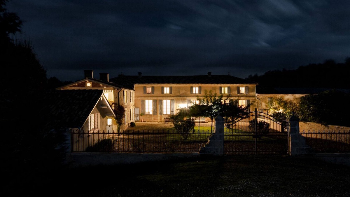 Boisredon Cottage | Gorgeous Gite in peaceful setting with pool & lake