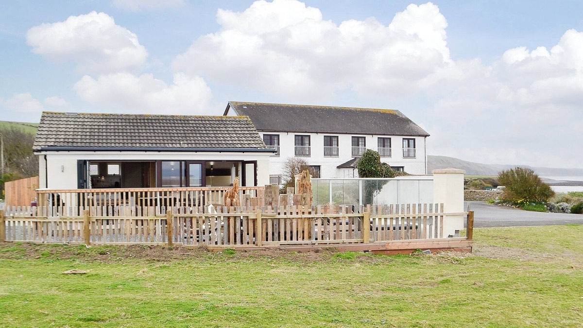 Llansantffraed Cottage | Gorgeous glass fronted property on ground floor level with sea views.