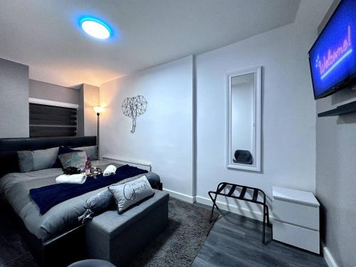 Rhondda Cynon Taff Apartment | Gorgeous Graceful Getaway W Gazebo - Tylorstown