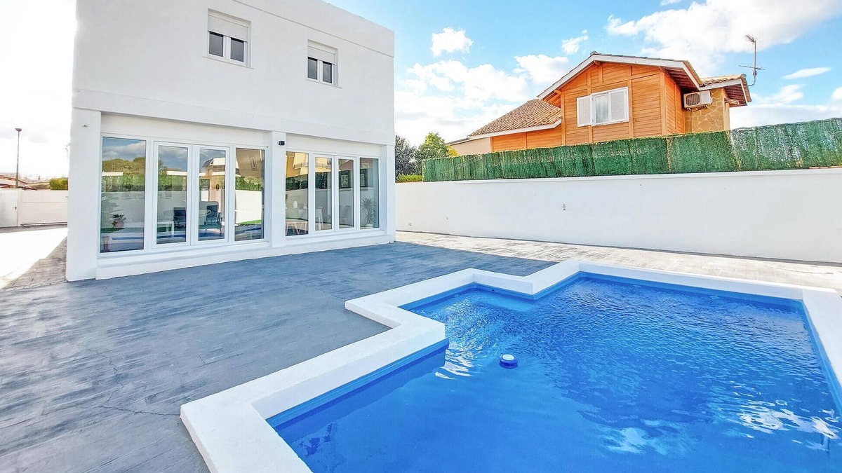 Riba-roja de Turia House | Gorgeous home in Riba-Roja de Turia