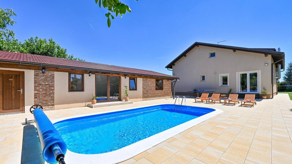 Bjelovar House | Gorgeous home in Bjelovar with sauna