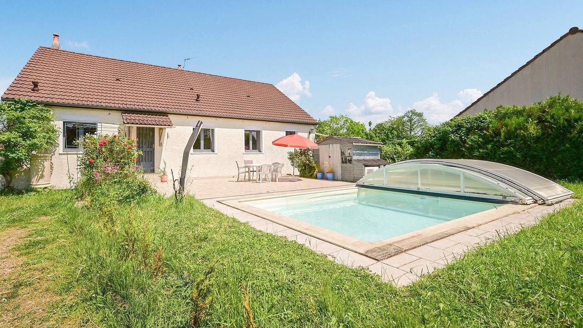Briare House | Gorgeous home in Briare with sauna