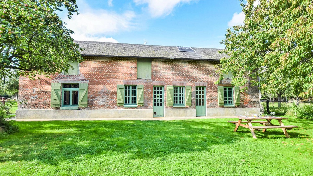 Saint-Pierre-de-Cormeilles House | Gorgeous home in Cormeilles with WiFi