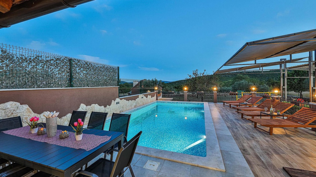 Lecevica House | Gorgeous home in Divojevici