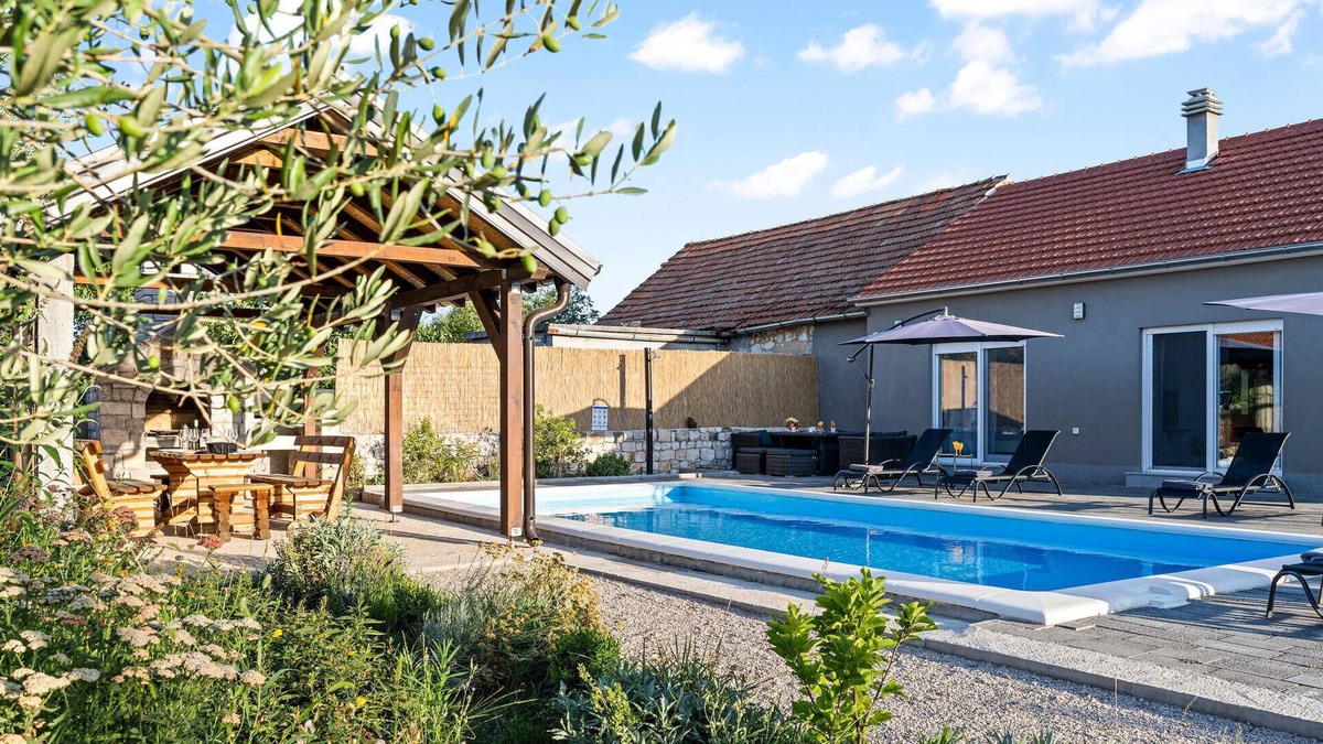 Drinovci House | Gorgeous home in Drinovci with WiFi