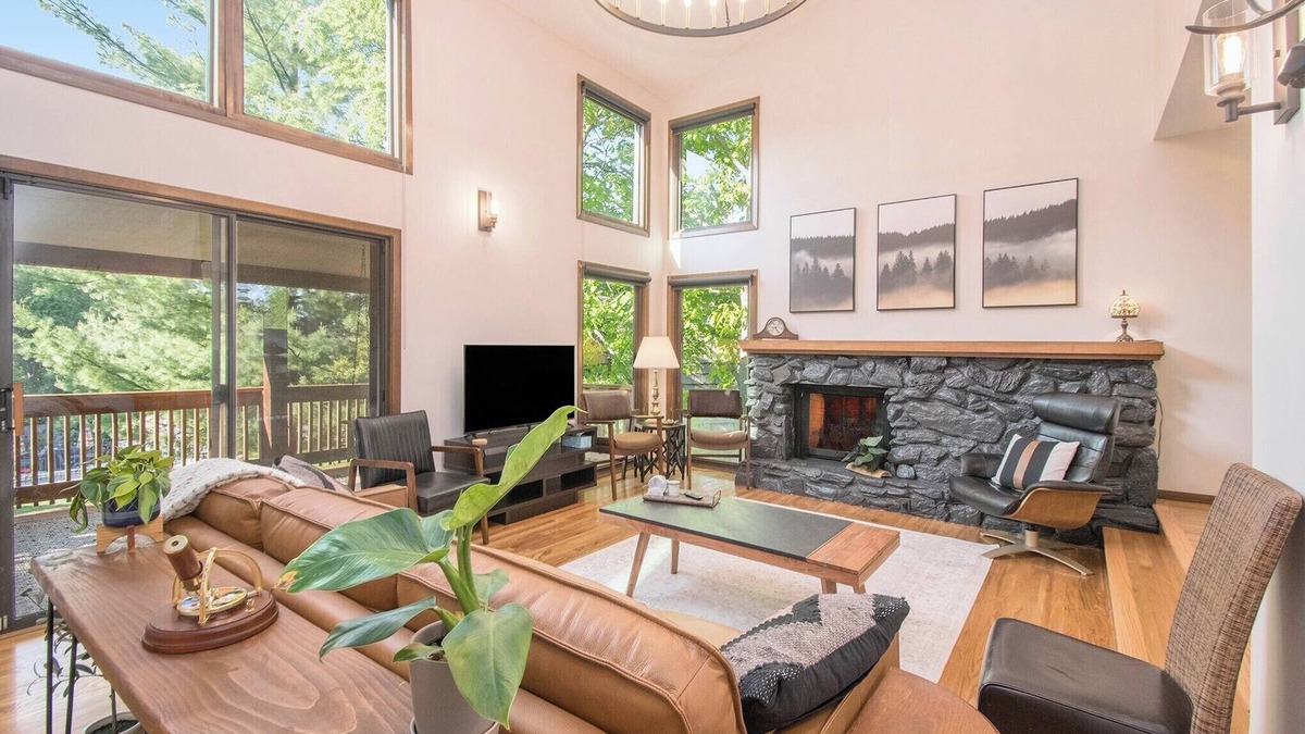 Bellevue House | Gorgeous Home in Fontenelle Forest, Peaceful, close to downtown, Zoo, Offutt AFB