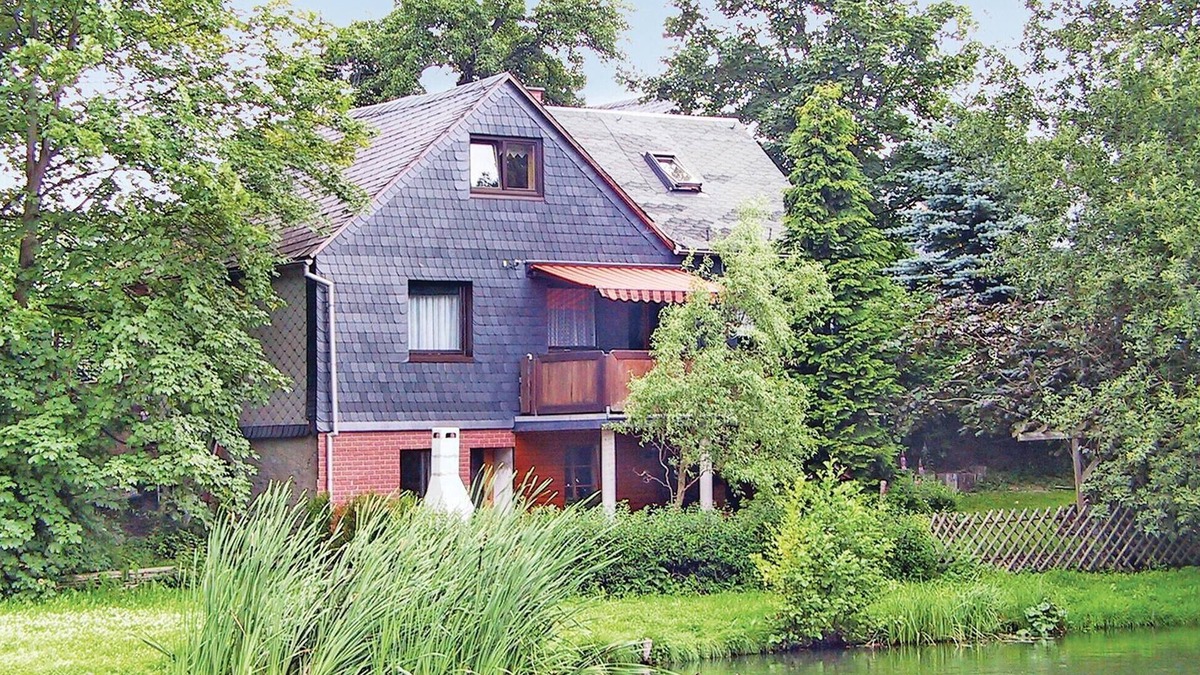 Gleima House | Gorgeous home in Gleima with kitchen