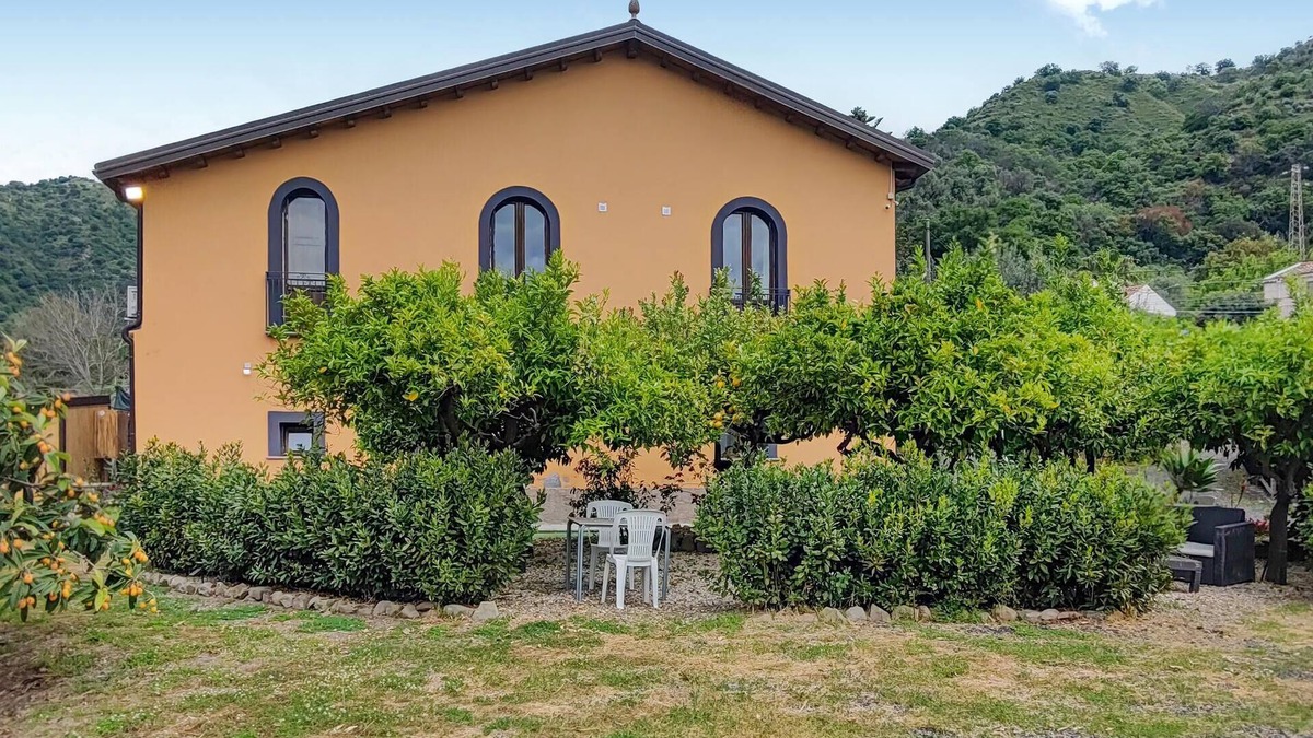 Mitogio House | Gorgeous home in Motta Camastra