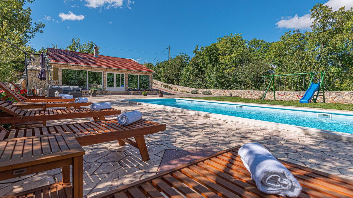 Cove Parja House | Gorgeous home in Knin with kitchen