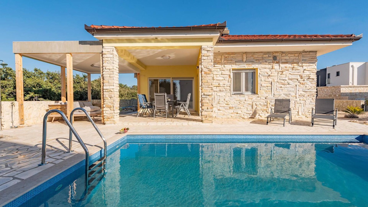 Kolan House | Gorgeous home in Mandre with WiFi