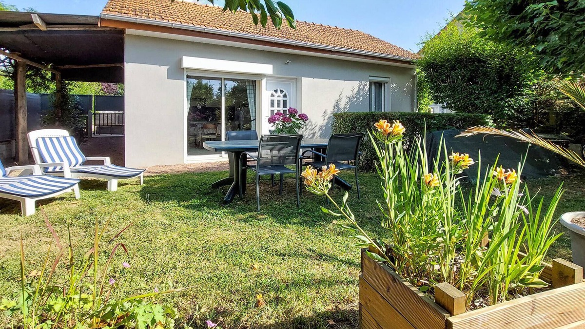 Gy House | Gorgeous home in Molinet with WiFi
