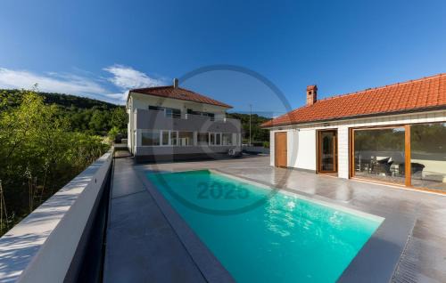 Neoric House | Gorgeous Home In Muc Gornji